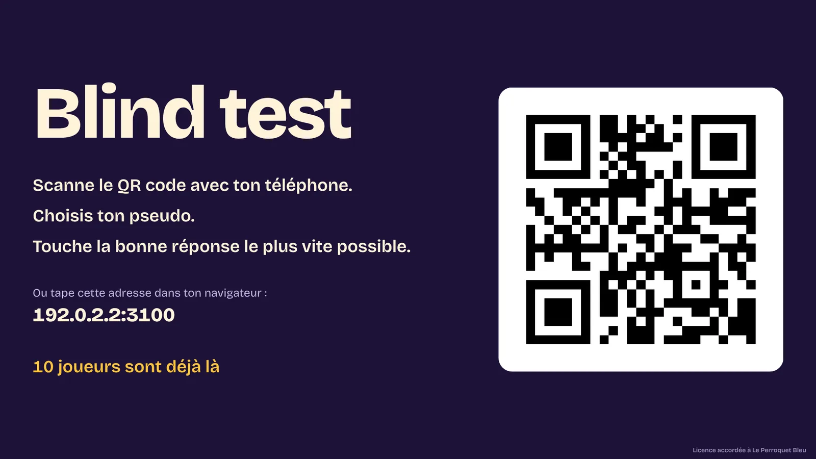 L'écran public avant la partie : un grand QR code, « Scanne le QR code avec ton téléphone », et « 10 joueurs sont déjà là ».
