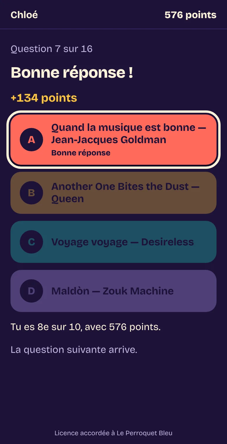 Le téléphone de Chloé après la question : « Bonne réponse ! +134 points », puis « Tu es 8e sur 10, avec 576 points ».